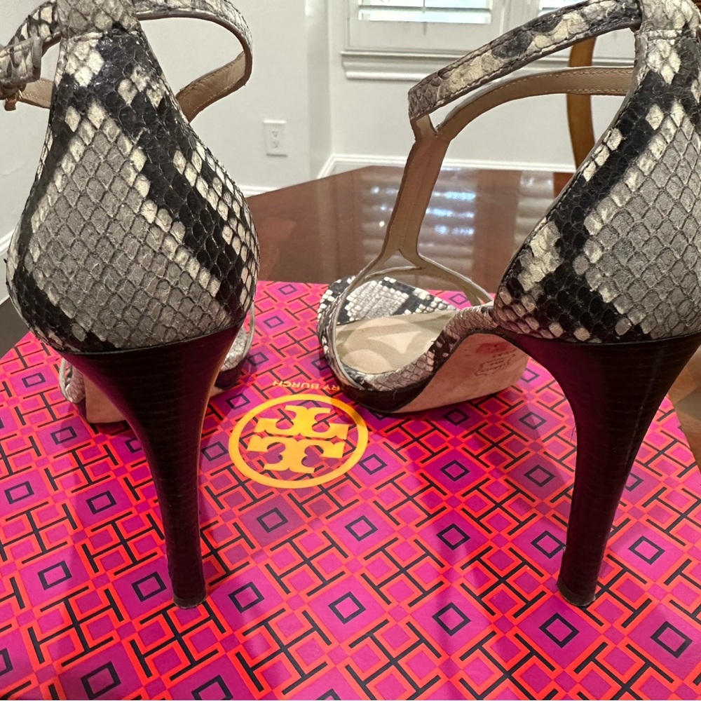 Tory Burch heels in very good condition. Size 8.5 box/dust bag included. $75.00